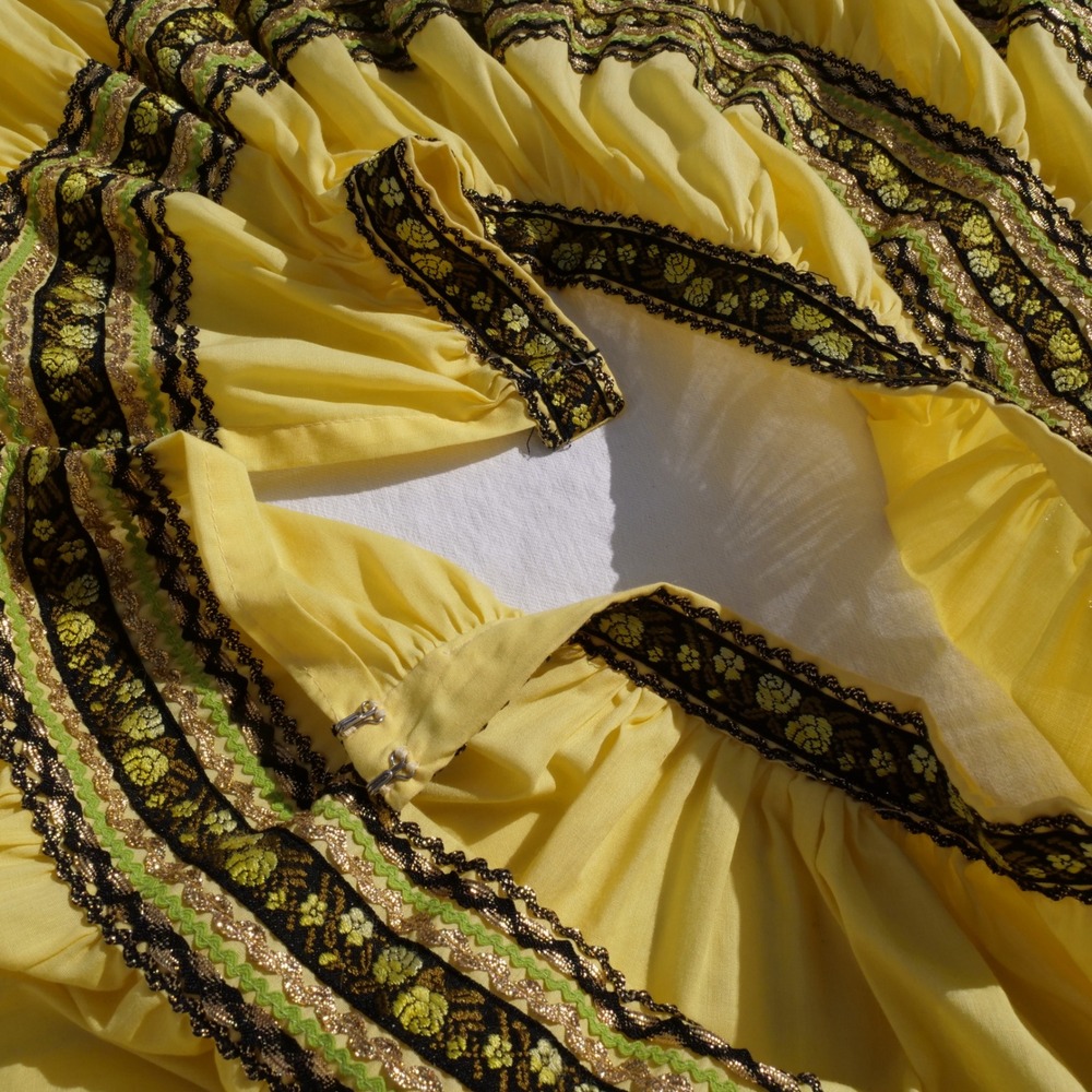 Fun 50s/60s bright lemon yellow ric rac trim patio/circle skirt - Picture 3 of 8